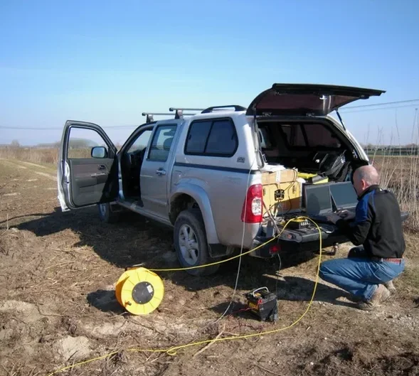 Seismic Tomography in Laredo – Subsurface Imaging with Refraction & Reflection